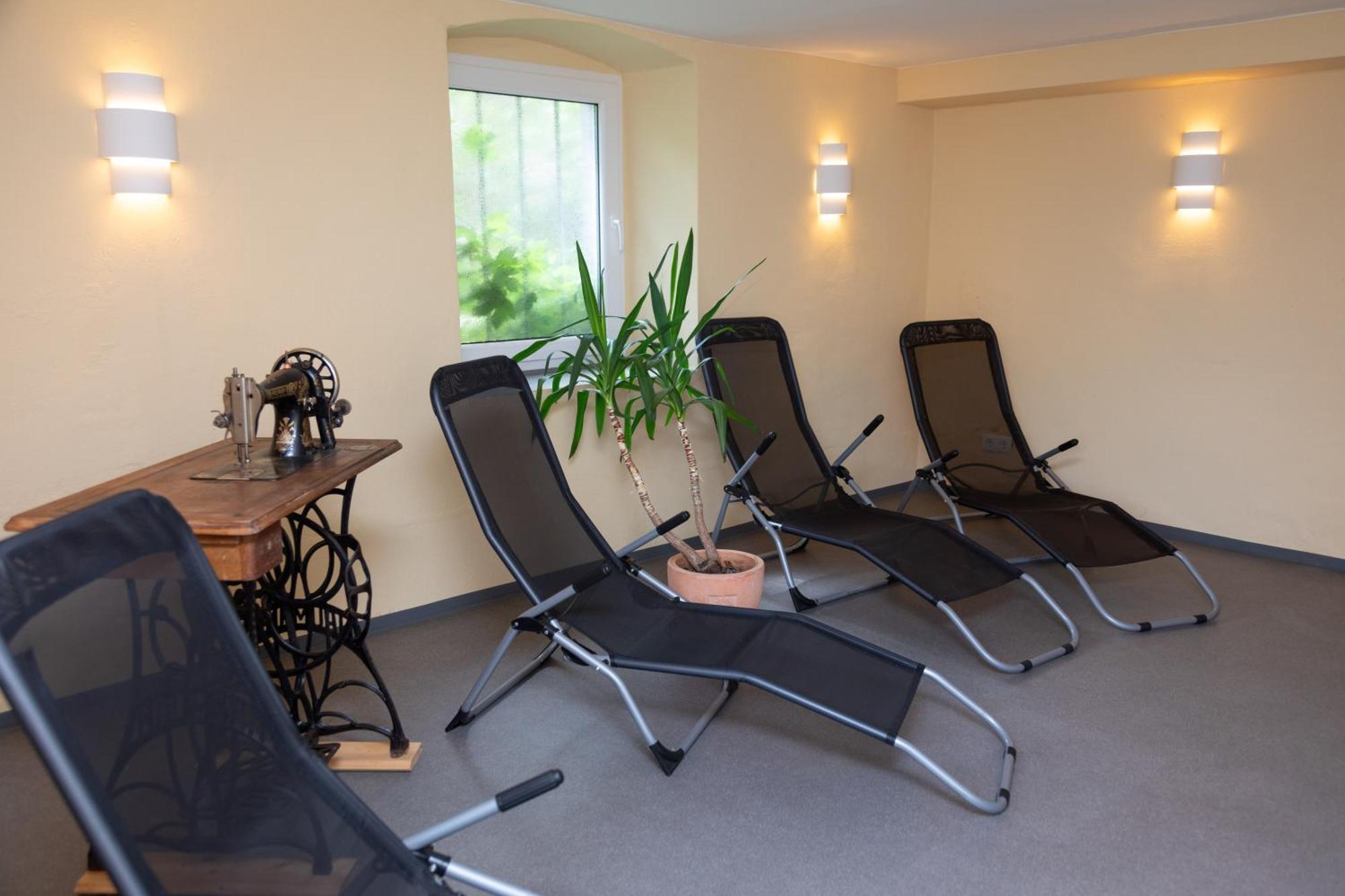 Moderne Ferienwohnung In Alter Villa Georgenthal  Buitenkant foto